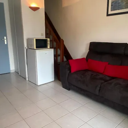 Petit Pavillon 4 Personnes Dans Avec Piscine Vendres