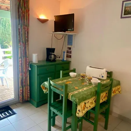 Petit Pavillon 4 Personnes Dans Avec Piscine Vendres