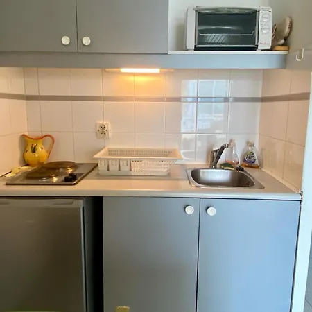 Petit Pavillon 4 Personnes Dans Avec Piscine Vendres