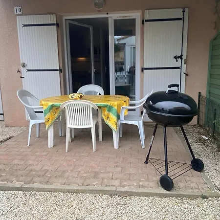 Petit Pavillon 4 Personnes Dans Avec Piscine Vendres