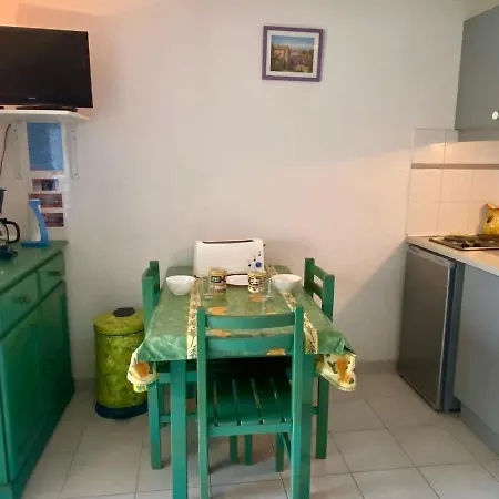 Petit Pavillon 4 Personnes Dans Résidence Avec Piscine * Vendres