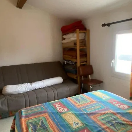 Petit Pavillon 4 Personnes Dans Avec Piscine Vendres