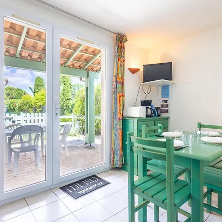 Casa vacanze Petit Pavillon 4 Personnes Dans Résidence Avec Piscine *