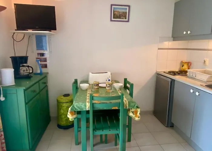 Petit Pavillon 4 Personnes Dans Avec Piscine * Vendres