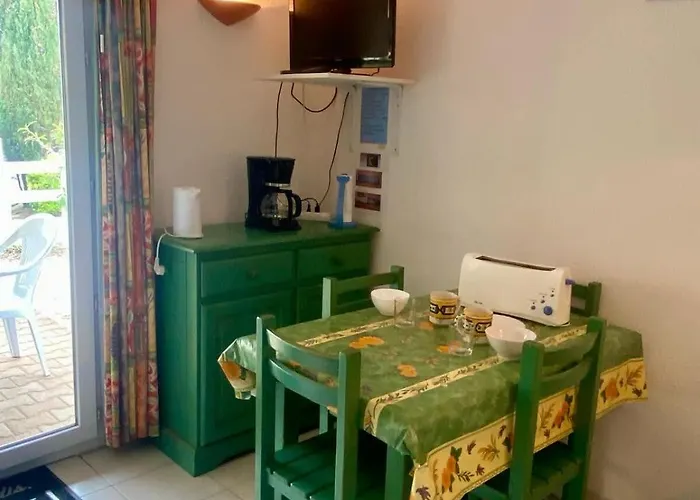 Petit Pavillon 4 Personnes Dans Avec Piscine *