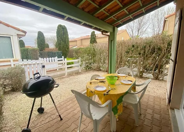 Petit Pavillon 4 Personnes Dans Avec Piscine Vendres