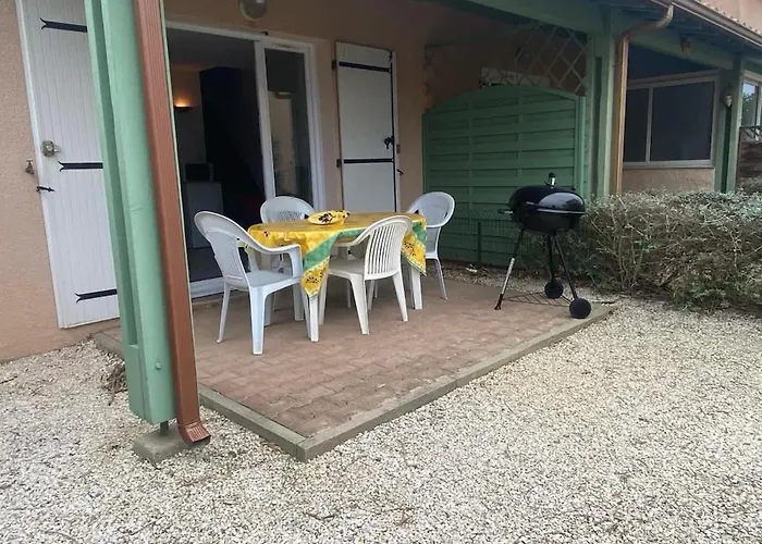 Petit Pavillon 4 Personnes Dans Avec Piscine * Vendres
